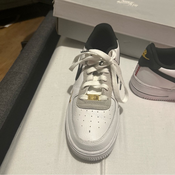 Nike Air Force 1 Limited Edition - Picture 3 of 5